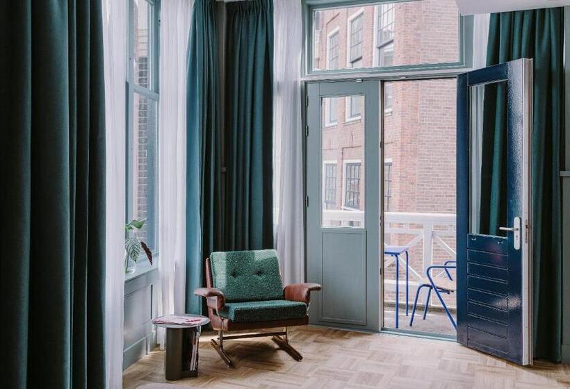 Quarto Deluxe com Balcão, Supernova