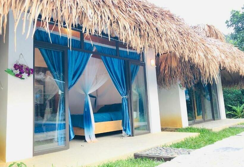 اتاق لوکس, Nomadders Ha Giang