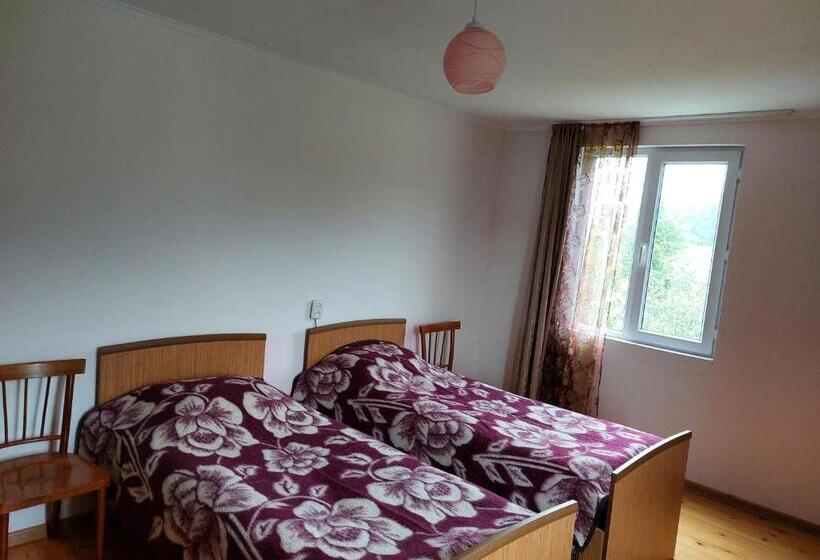 Economy Triple Room, Bombora