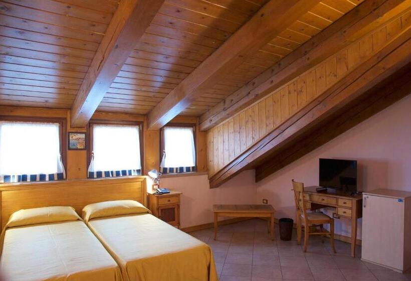 Habitació Triple Comfort, Casanova