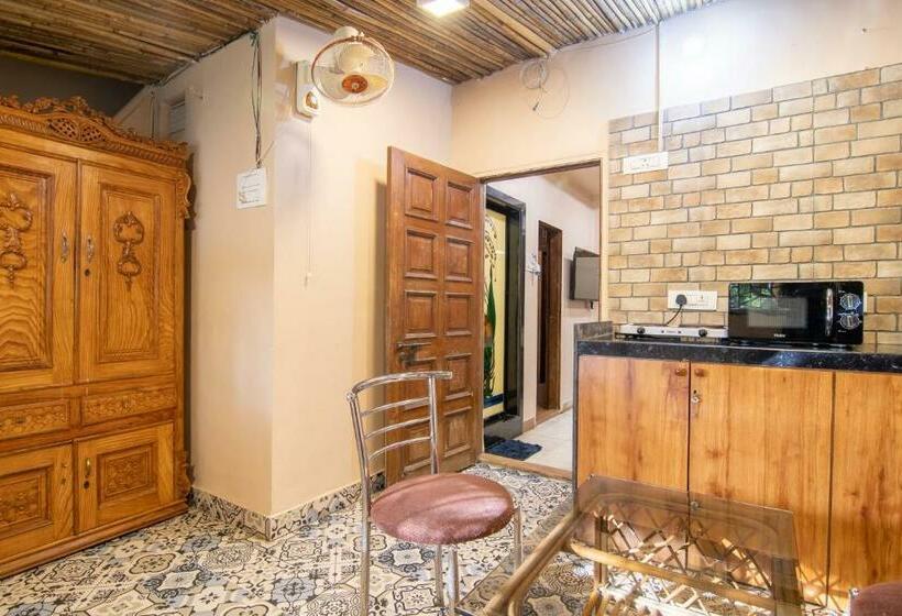 Standard Triple Room with Terrace, Onn Shelter Inn