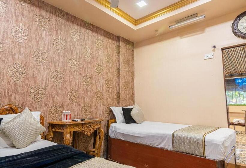Standard Triple Room with Terrace, Onn Shelter Inn