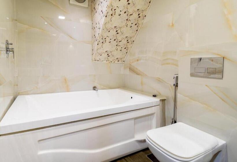 Standard Triple Room with Terrace, Onn Shelter Inn