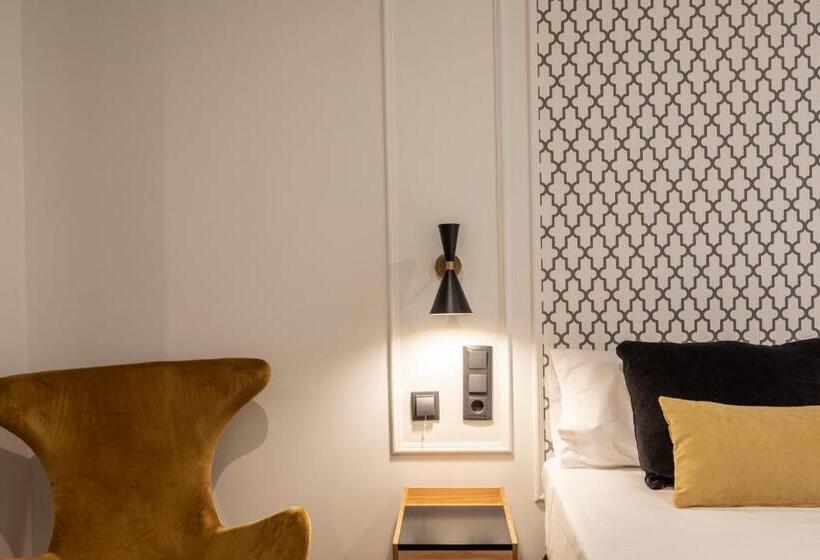 غرفة قياسية, Blanq Comedias