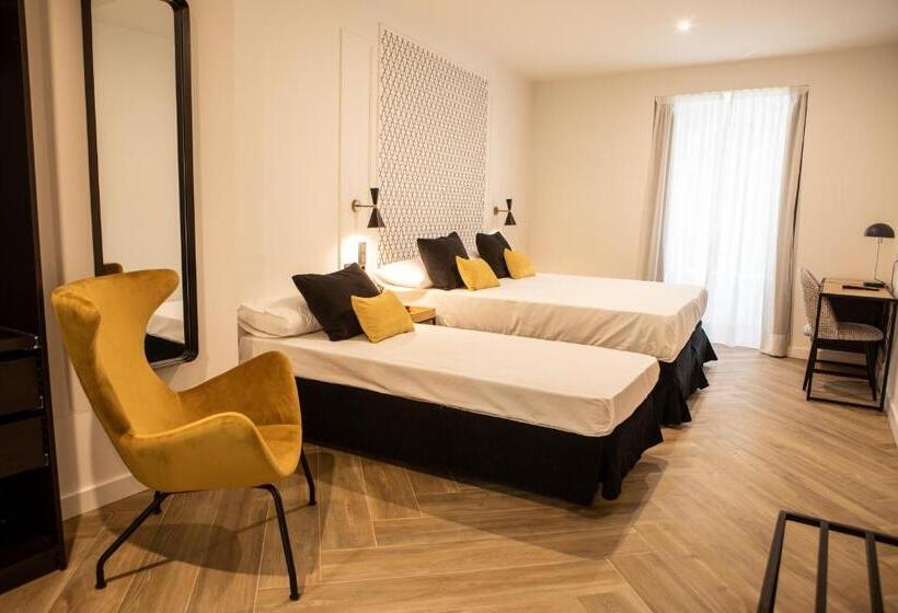 غرفة قياسية ثلاثية, Blanq Comedias