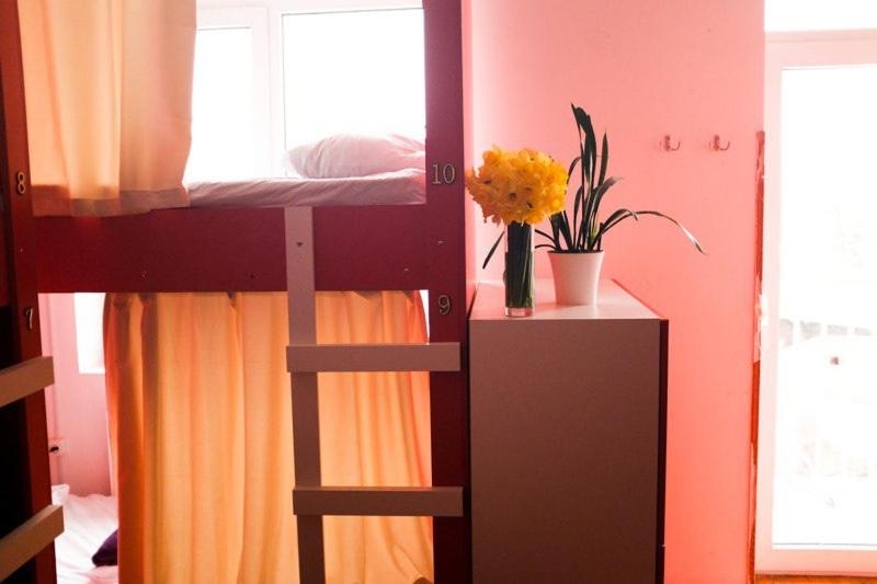 تختخواب در اتاق مشترک, Brobro Hostel
