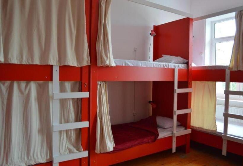 تختخواب در اتاق مشترک, Brobro Hostel