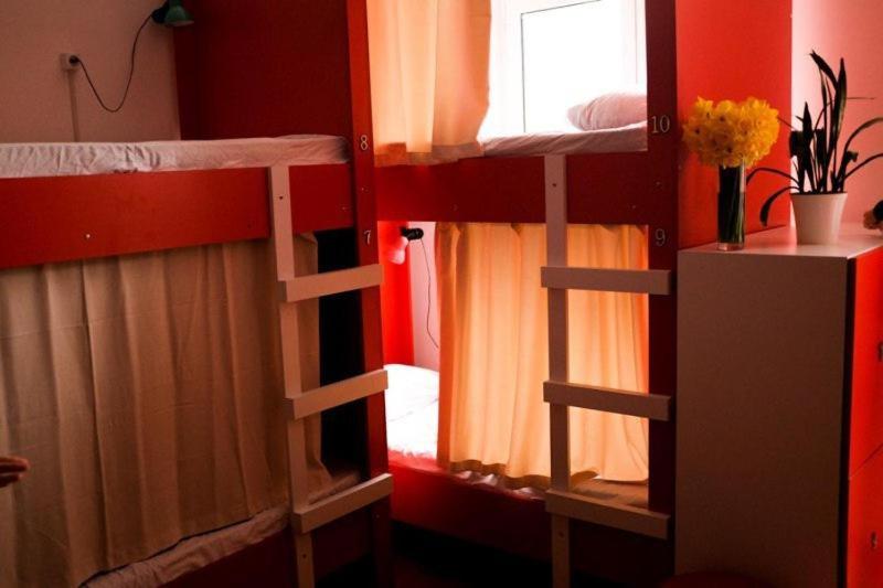 تختخواب در اتاق مشترک, Brobro Hostel