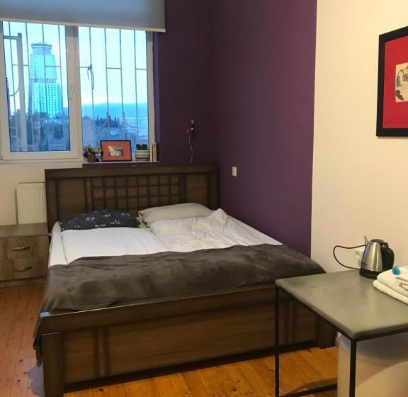 اتاق اکونومی, Brobro Hostel