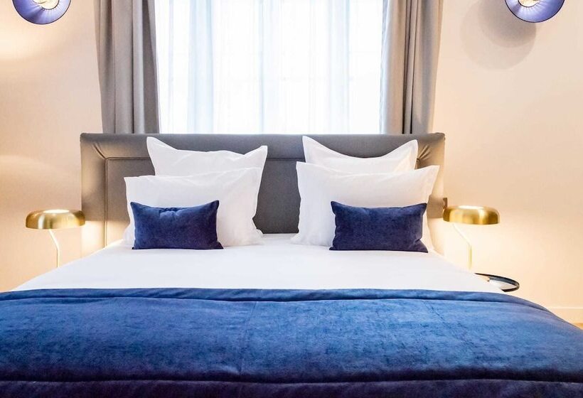 جناح جونيور, Des Iris