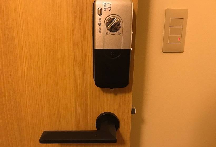 غرفة قياسية ثلاثية, Shikishiki Higashiyama