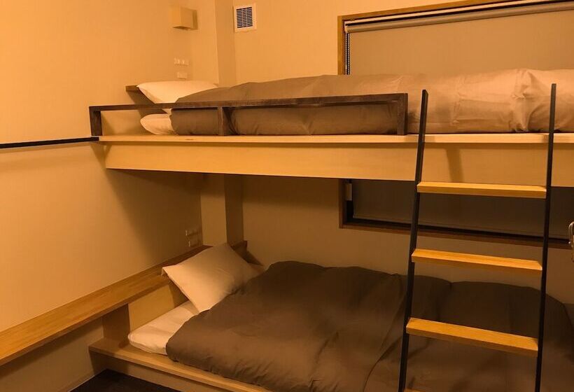 غرفة عائلية, Shikishiki Higashiyama