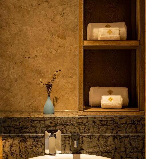 اتاق خانوادگی, Jinling Grand