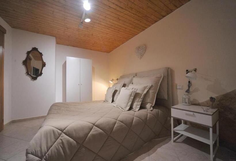 اتاق لوکس خانوادگی, Nicole House