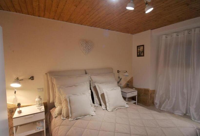 اتاق لوکس خانوادگی, Nicole House