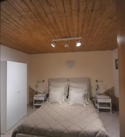 اتاق لوکس خانوادگی, Nicole House