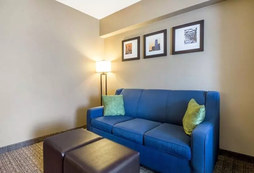 Sviitti, Comfort Suites At Woodbridge