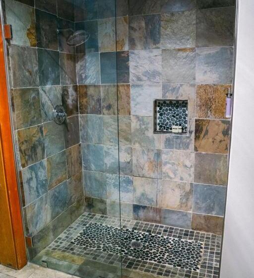 جناح, Costanoa Lodge And Camp