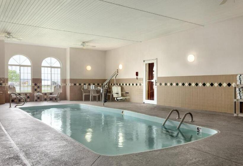 סוויטה, Country Inn & Suites By Radisson, Nevada, Mo