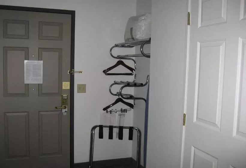 身障者適用キングサイズベッドルーム, Country Inn & Suites By Radisson, Wausau, Wi
