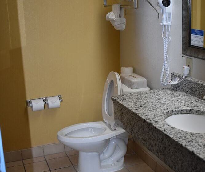 חדר סטנדרט שתי מיטות זוגיות, Quality Inn & Suites Kearneysville  Martinsburg