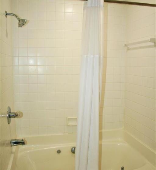 מיטת קינג בסוויטה, Quality Inn & Suites Kearneysville  Martinsburg