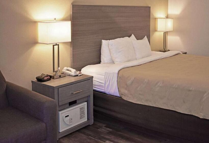 חדר סטנדרט עם מיטת קינג, Quality Inn & Suites Kearneysville  Martinsburg