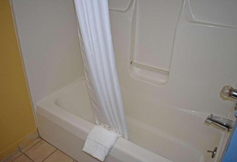 스탠다드 룸 킹사이즈 침대, Quality Inn & Suites Kearneysville  Martinsburg