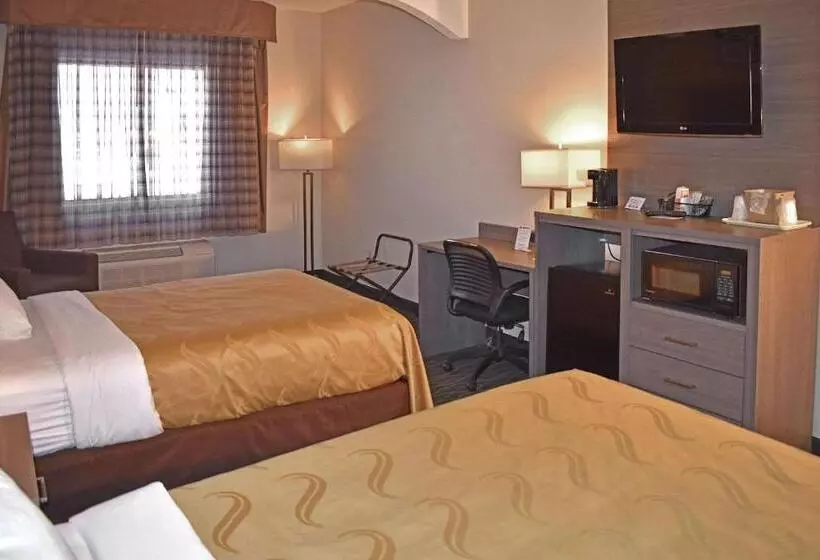 ２ダブルベッドのスタンダードルーム, Quality Inn & Suites Kearneysville  Martinsburg