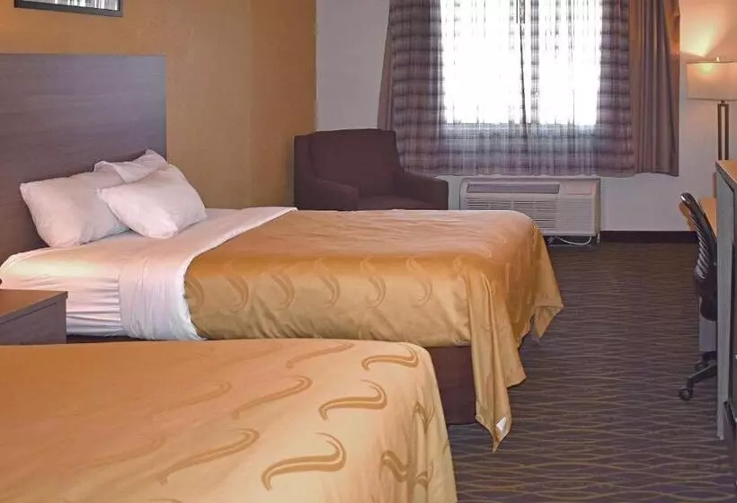 ２ダブルベッドのスタンダードルーム, Quality Inn & Suites Kearneysville  Martinsburg