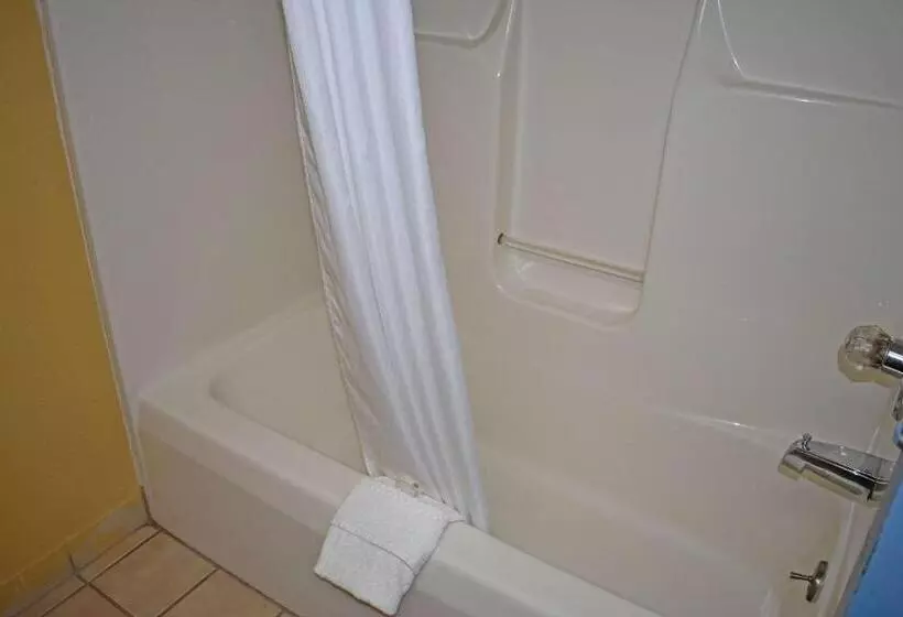 ２ダブルベッドのスタンダードルーム, Quality Inn & Suites Kearneysville  Martinsburg