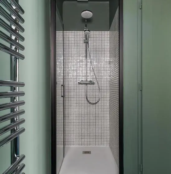 اتاق سوپریور سه تخته, La Cascade