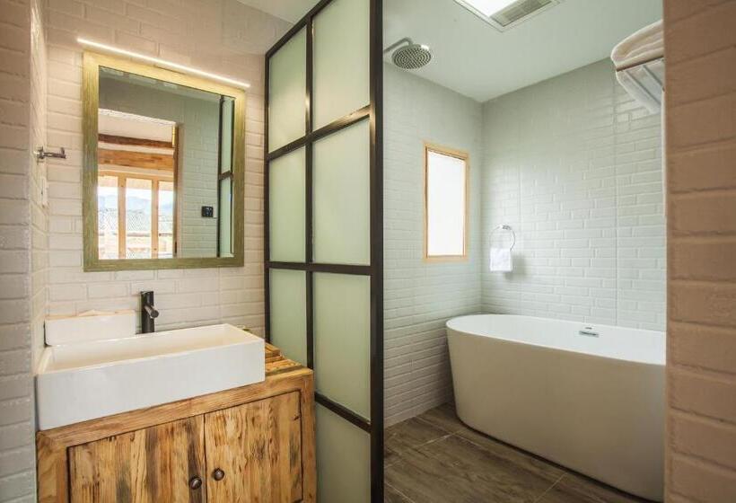 اتاق لوکس, Eden Court