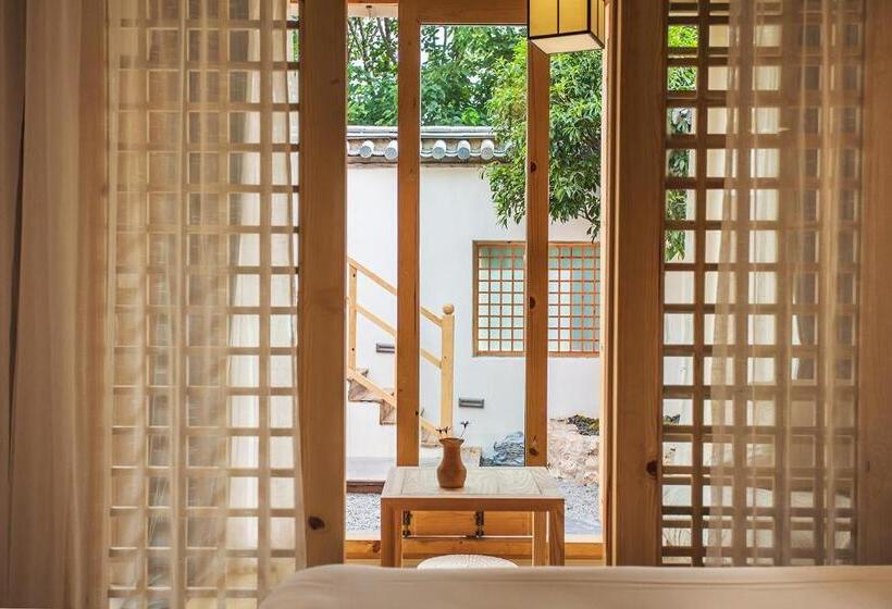 ویلای 3 خوابه, Eden Court