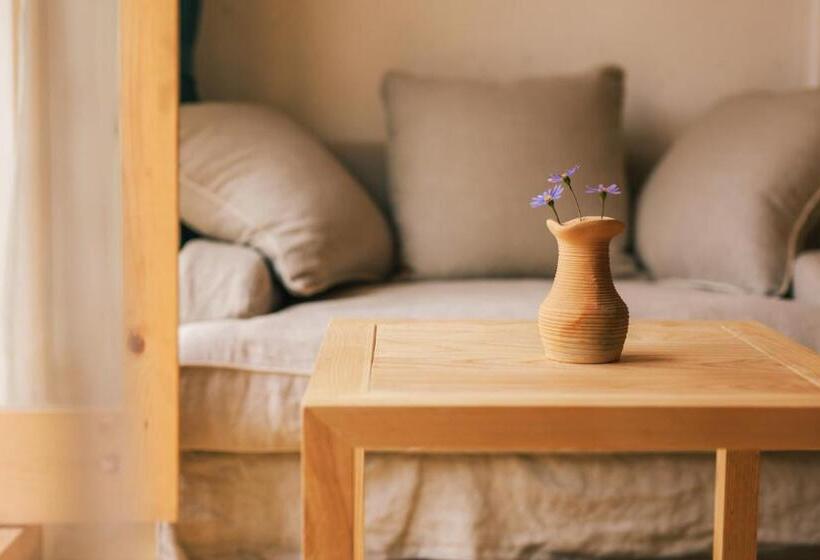 خانه 4 خوابه, Eden Court