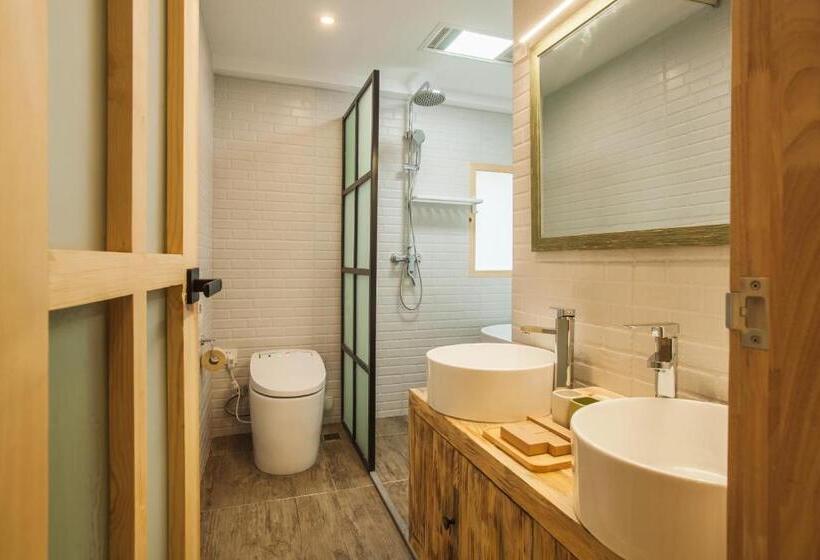 خانه 4 خوابه, Eden Court