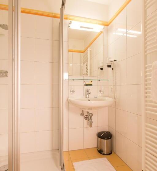 اتاق استاندارد یک نفره, Bliem S Familien