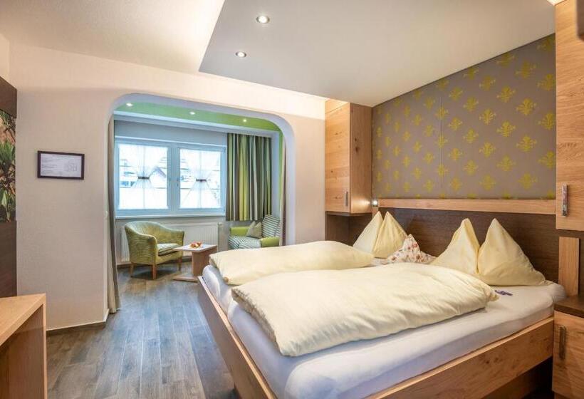 اتاق خانوادگی با چشم‌انداز کوه, Bliem S Familien