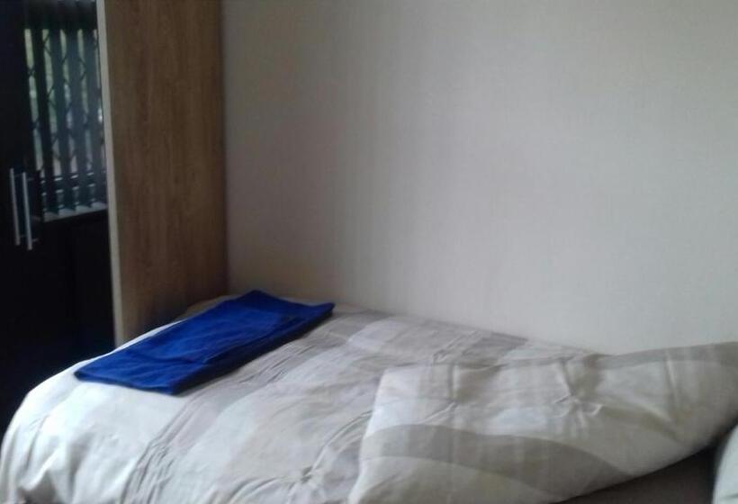 חדר אקונומי יחיד, The Victoria