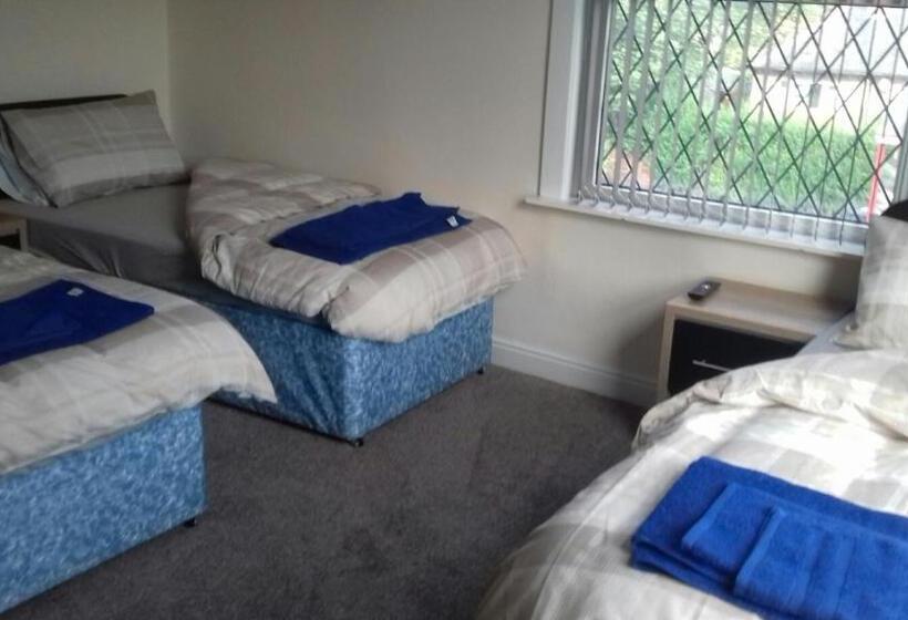 חדר אקונומי לשלושה, The Victoria