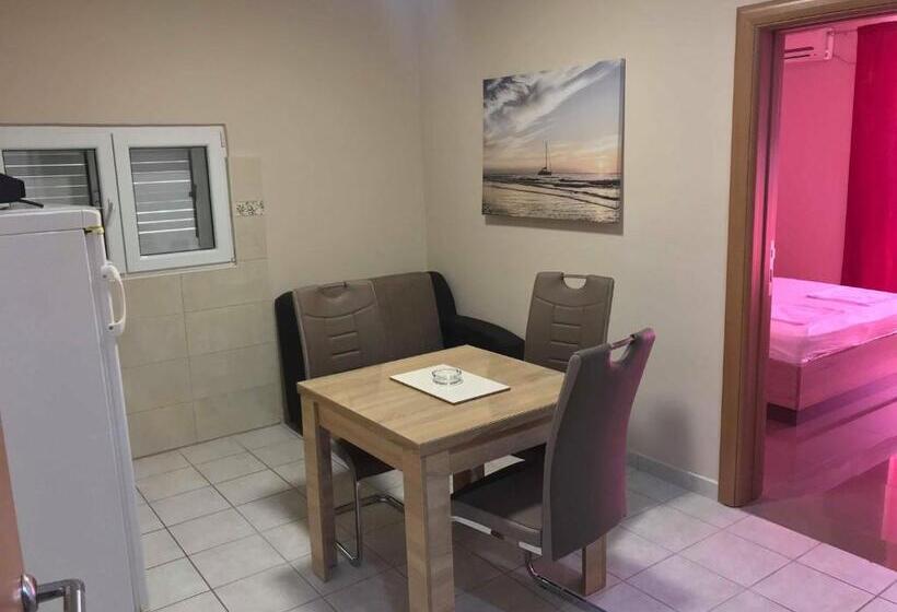 آپارتمان لوکس 1 خوابه, Apartments Batalo