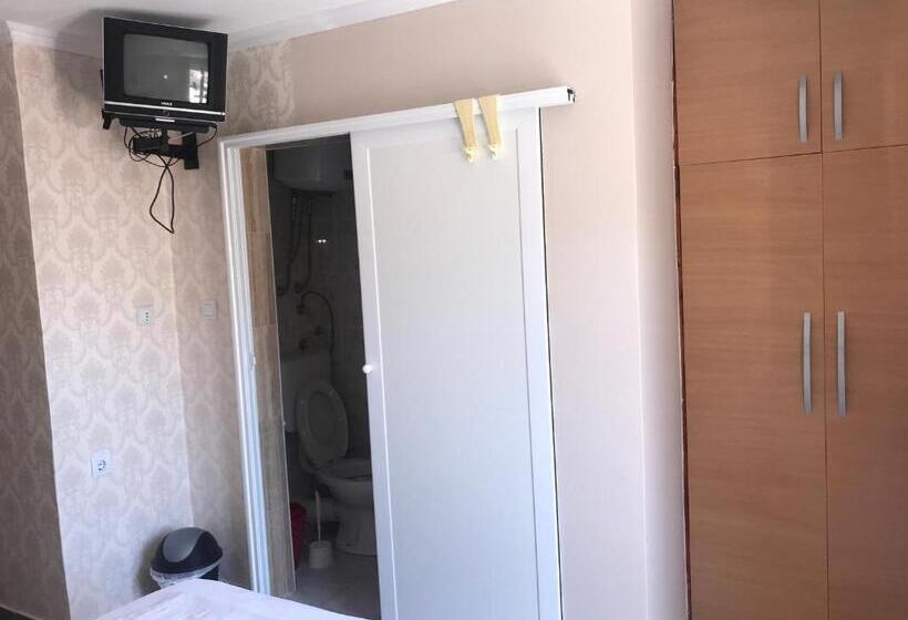 اتاق لوکس با بالکن, Apartments Batalo