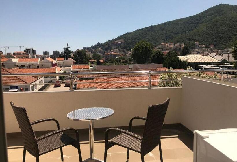 اتاق لوکس با بالکن, Apartments Batalo