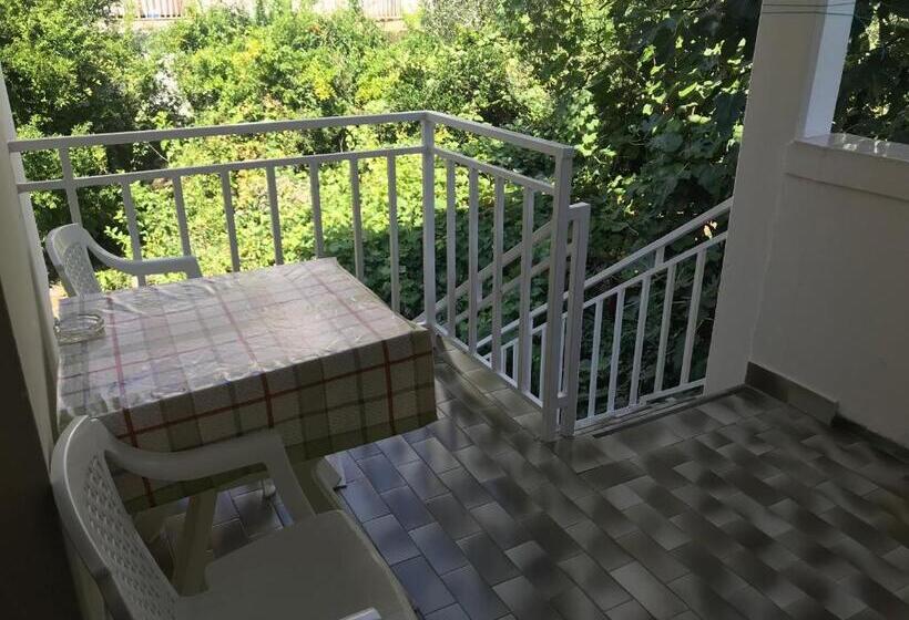 اتاق اکونومی, Apartments Batalo