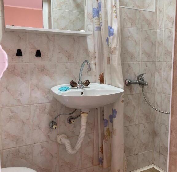 اتاق اکونومی, Apartments Batalo