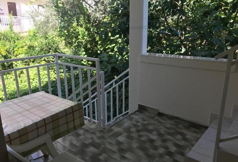 اتاق اکونومی, Apartments Batalo