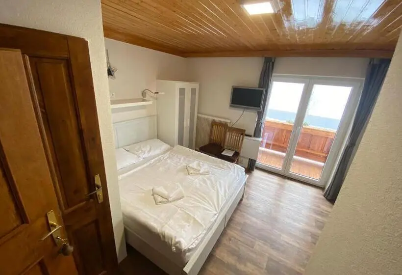 Standard Kolmen Hengen Huone, Pension Tyrol