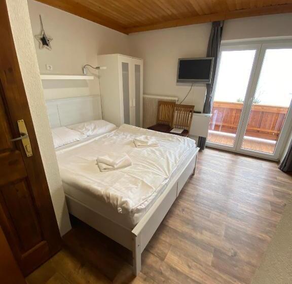غرفة قياسية ثلاثية, Pension Tyrol