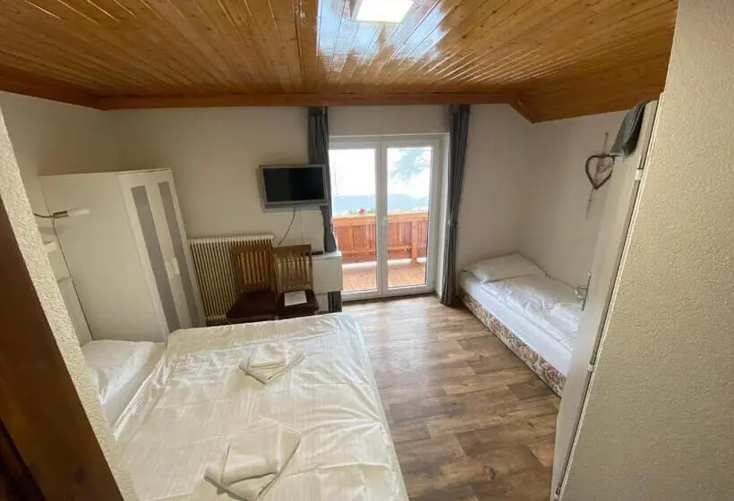 Standard Kolmen Hengen Huone, Pension Tyrol