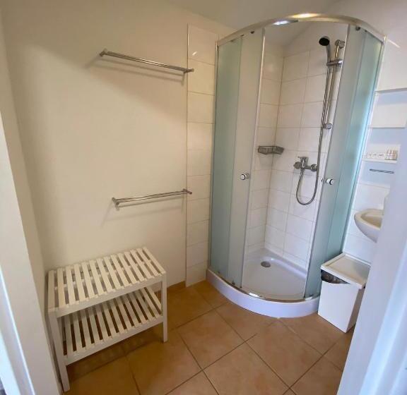 غرفة قياسية ثلاثية, Pension Tyrol